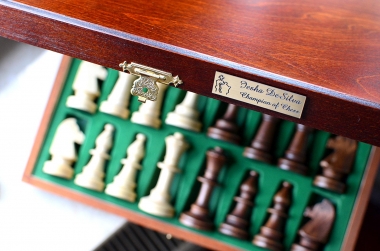 Personalized engraved plate for chess